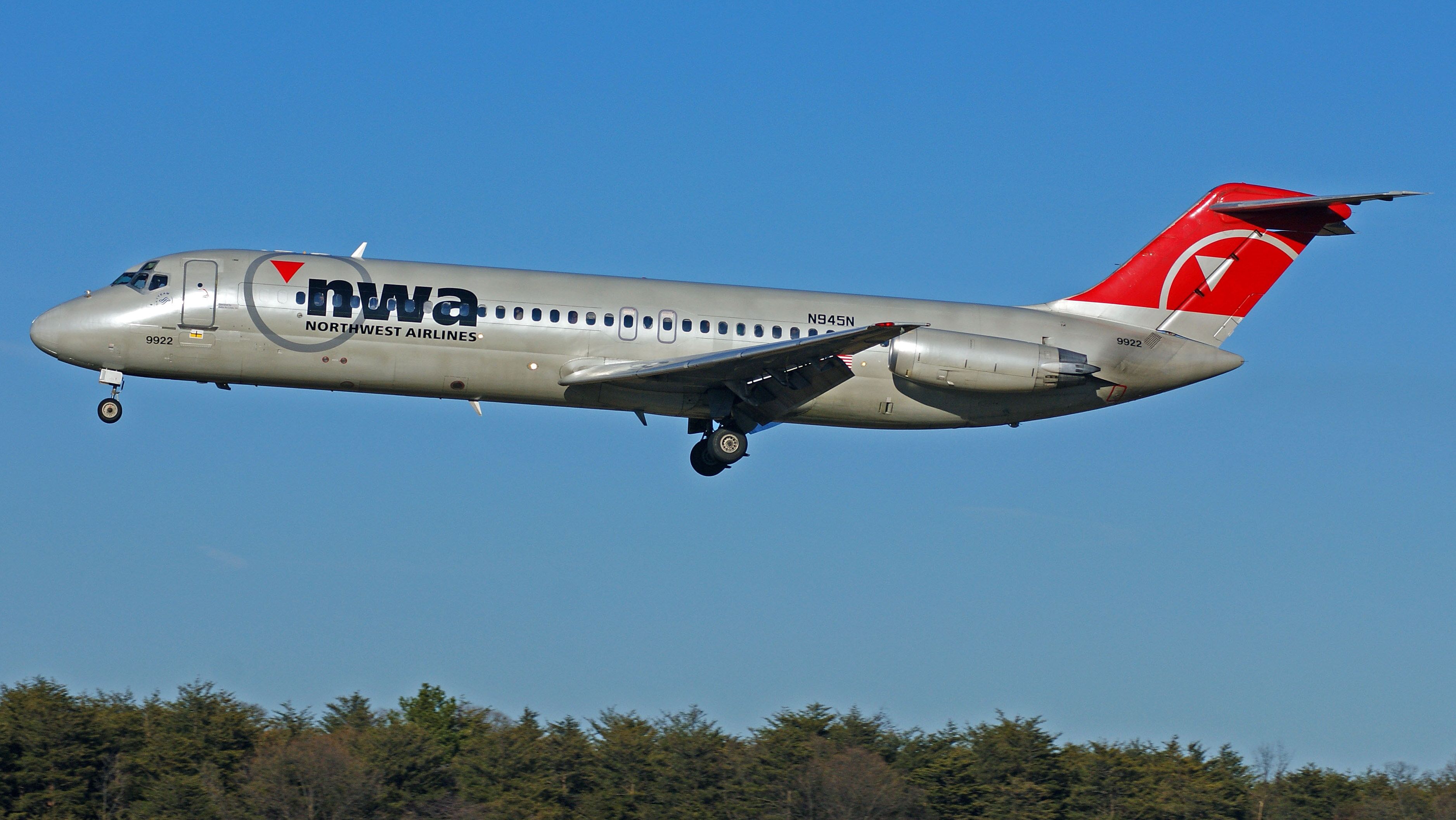 McDonnell Douglas DC-9-30 (N945N)