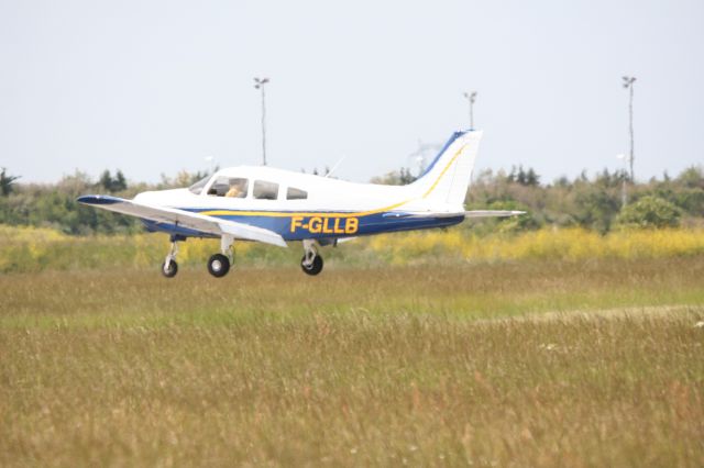 Piper Cherokee (F-GLLB) - landing 26