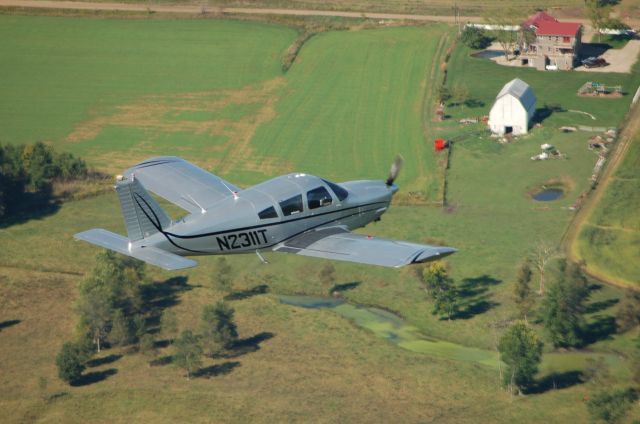 Piper Cherokee Arrow (N2311T)