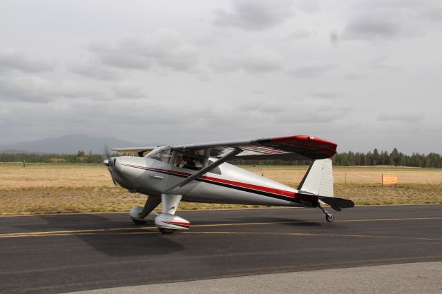 TEMCO Silvaire (N40SD) - Shiny little Luscombe 8A Silvaire, with the pilot giving me a wave. September 22nd, 2018.