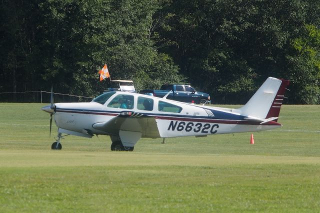 Beechcraft Bonanza (33) (N6632C)