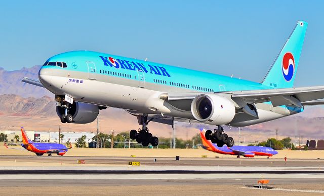 Boeing 777-200 (HL7531) - HL7531 Korean Air Boeing 777-2B5 (ER) C/N 27946 -  Las Vegas - McCarran International (LAS / KLAS) USA - Nevada, November 25, 2011 Photo: TDelCoro