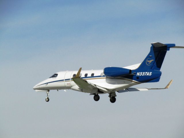 Embraer Phenom 300 (N337AS) - Landing RWY 30