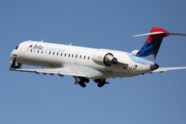 Canadair Regional Jet CRJ-700 (N613SK) - Departing runway 31.