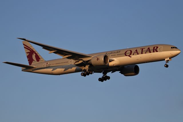 BOEING 777-300ER (A7-BAM) - on 21 November 2017