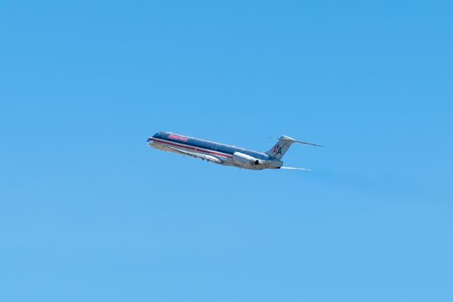 McDonnell Douglas MD-80 —