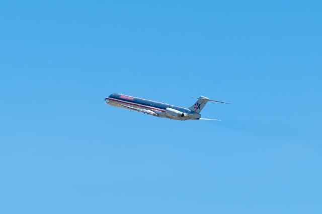 McDonnell Douglas MD-80 —