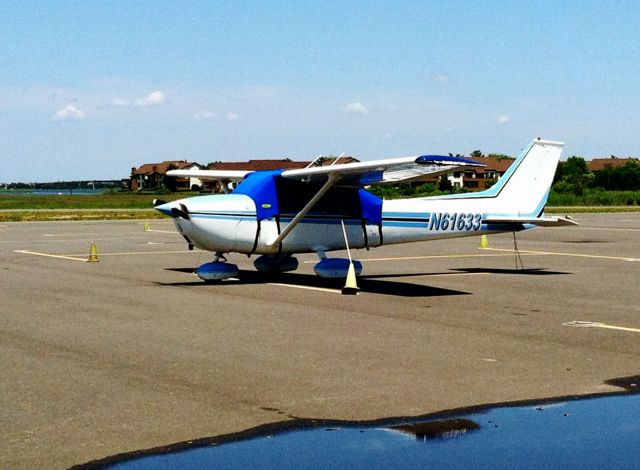 Cessna Skyhawk (N61633)