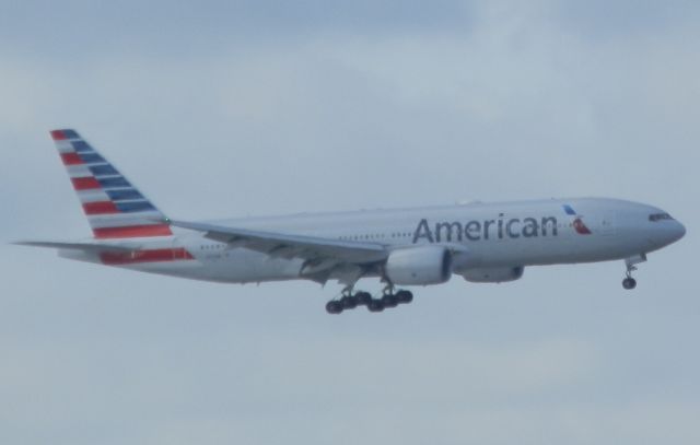 Boeing 777-200 (N771AN)
