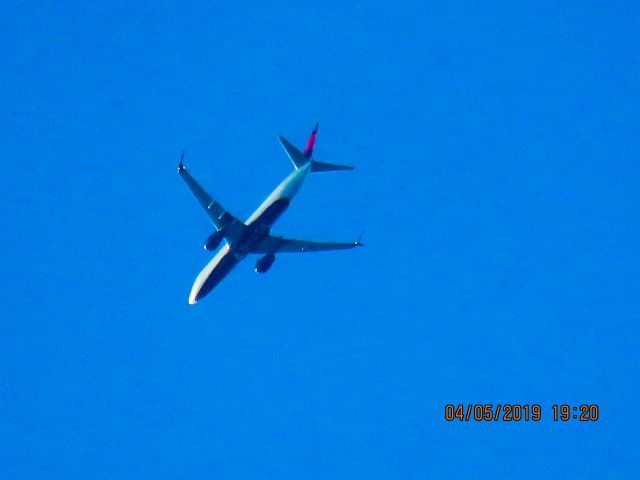 Boeing 737-900 (N887DN)