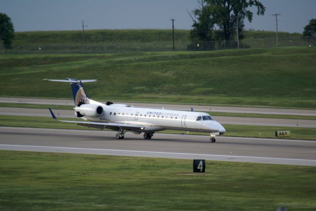 Embraer ERJ-145 (N14153)