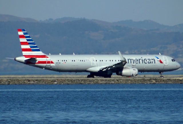 Airbus A321 (N117AN)