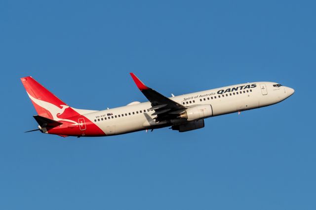 Boeing 737-800 (VH-VXF) - Boeing 737-838 cn 29553-1096. QFA VH-VXF Sunshine Coast rwy 21 departure YPPH 13 May 2023