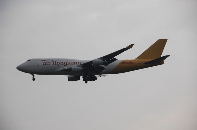 Boeing 747-400 (B-HUR) - Final Approach to NRT Airport Runway 34L on 2011/10/9 DHL c/s