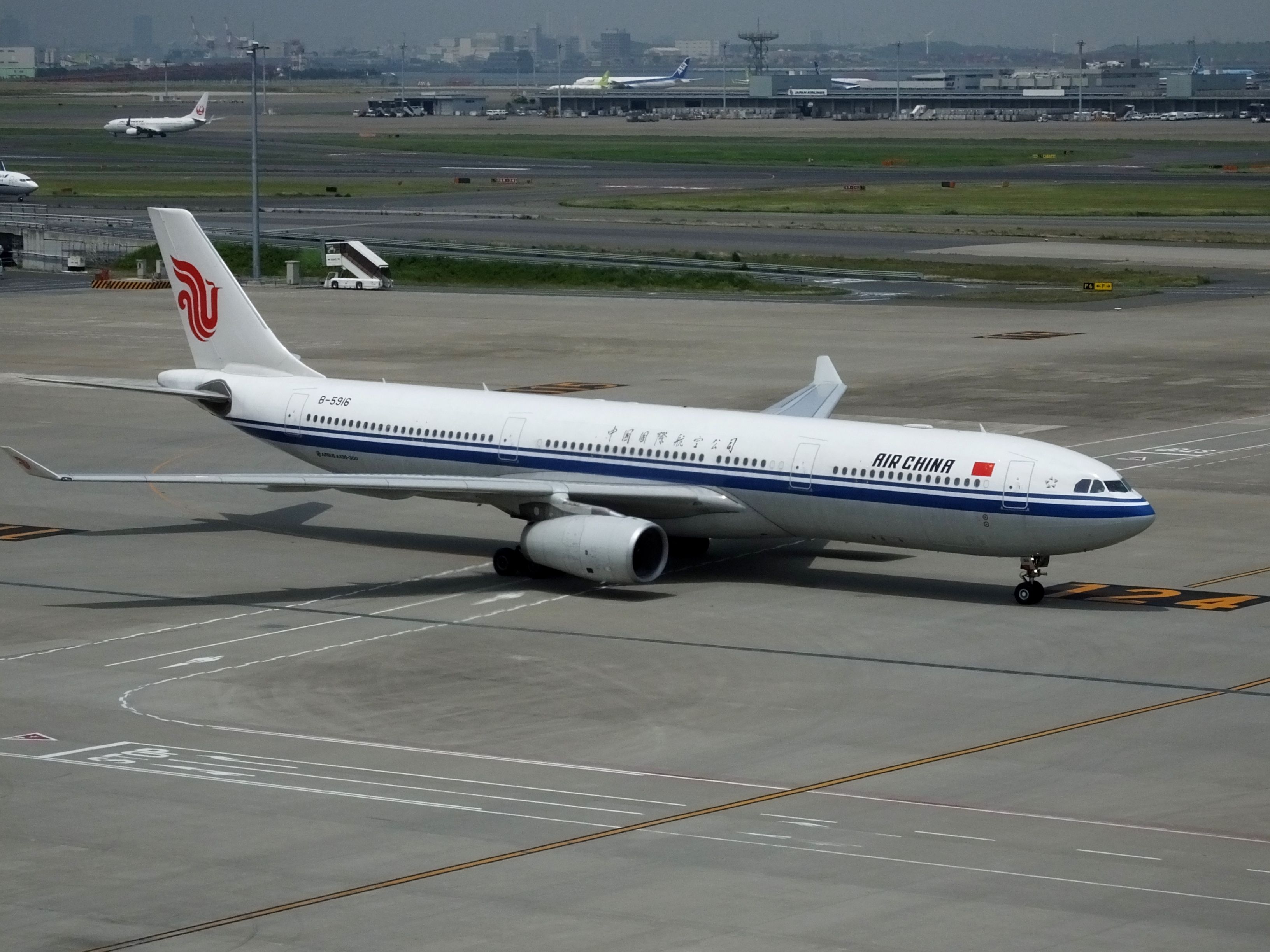 Airbus A330-300 (B-5916)