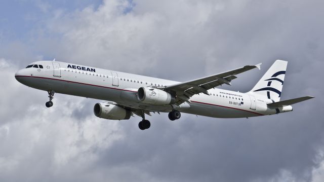 Airbus A321 (SX-DGT) - Aegean Airlines Airbus A321-231 - A3600 Athens - London Heathrow - 19th August 2017