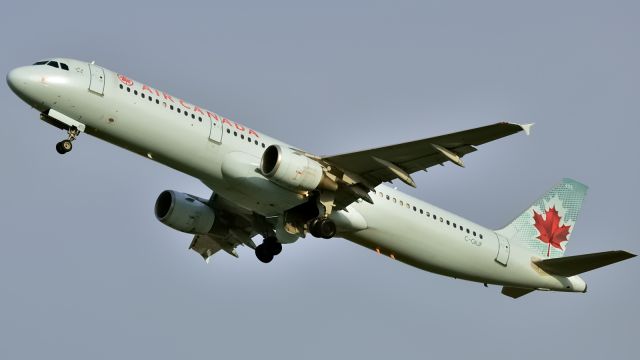 Airbus A321 (C-GIUF) - Taking off from Rwy 24L to Toronto (YYZ/CYYZ)