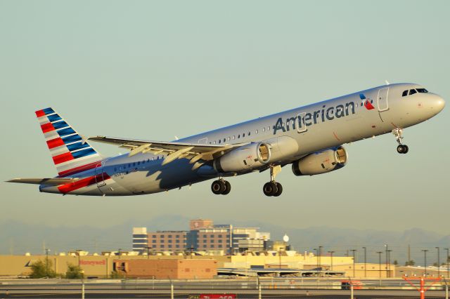 Airbus A321 (N587UW)