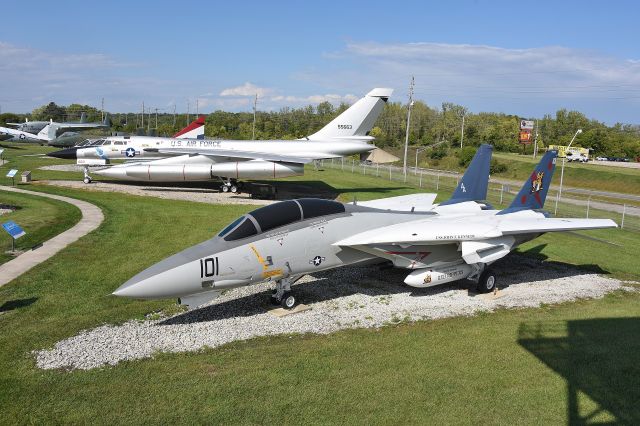 Grumman F-14 Tomcat (16-2912) - Two classics