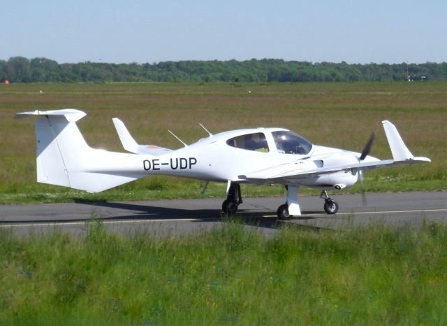 Diamond Twin Star (OE-UDP)