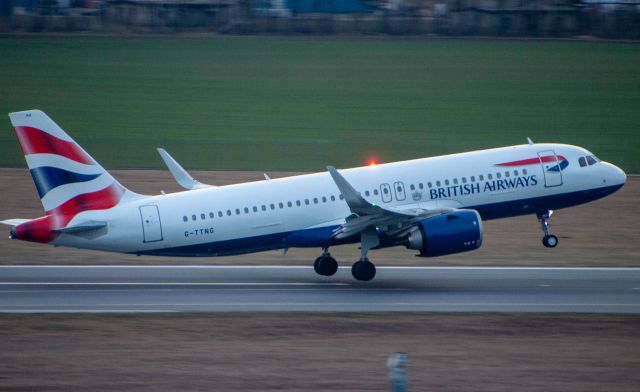 Airbus A320 (G-TTNG) - Beacon, Rotate