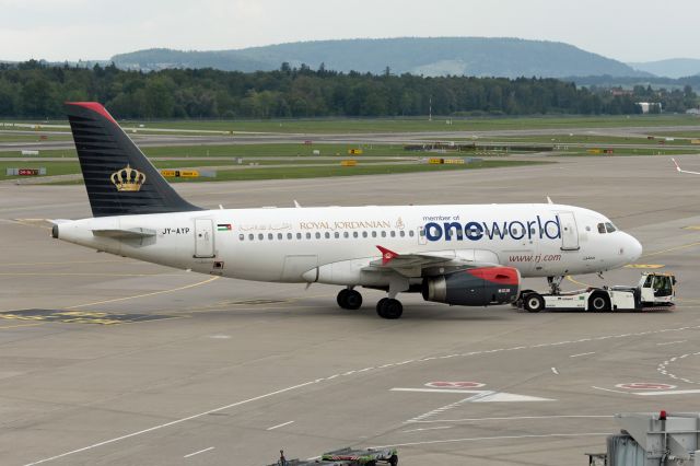 Airbus A319 (JY-AYP)