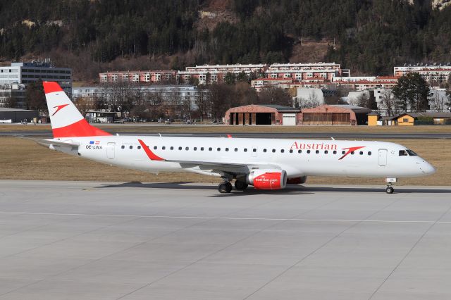 EMBRAER 195 (OE-LWA)