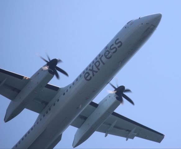 de Havilland Dash 8-400 (C-GJZR)