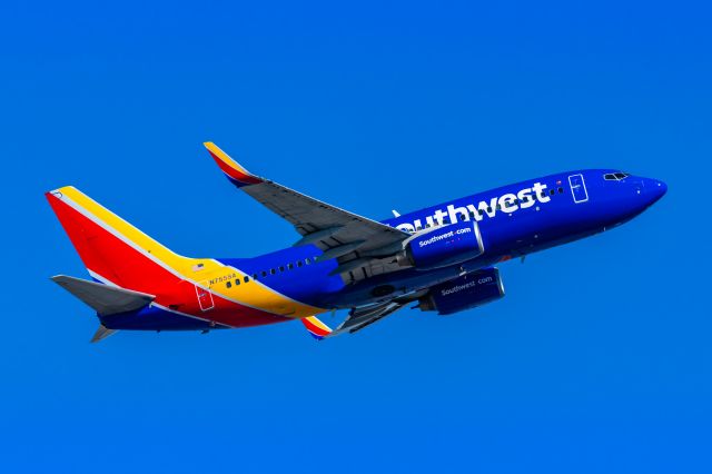 Boeing 737-700 (N755SA) - A Southwest Airlines 737-700 taking off from PHX on 3/4/23. Taken with a Canon R7 and Canon EF 100-400 L II lens.