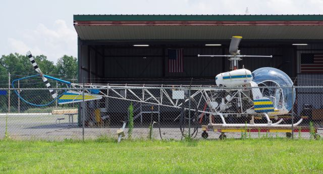 Bell UH-13H (N44SG) - LINDEN AIRPORT-LINDEN, NEW JERSEY, USA-JULY 15, 2021: Seen at Linden Airport.