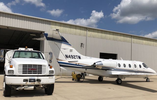 Beechcraft Beechjet (N492TM) - 492TM getting "dinosaur juice" for the next flight. Aug 2019.