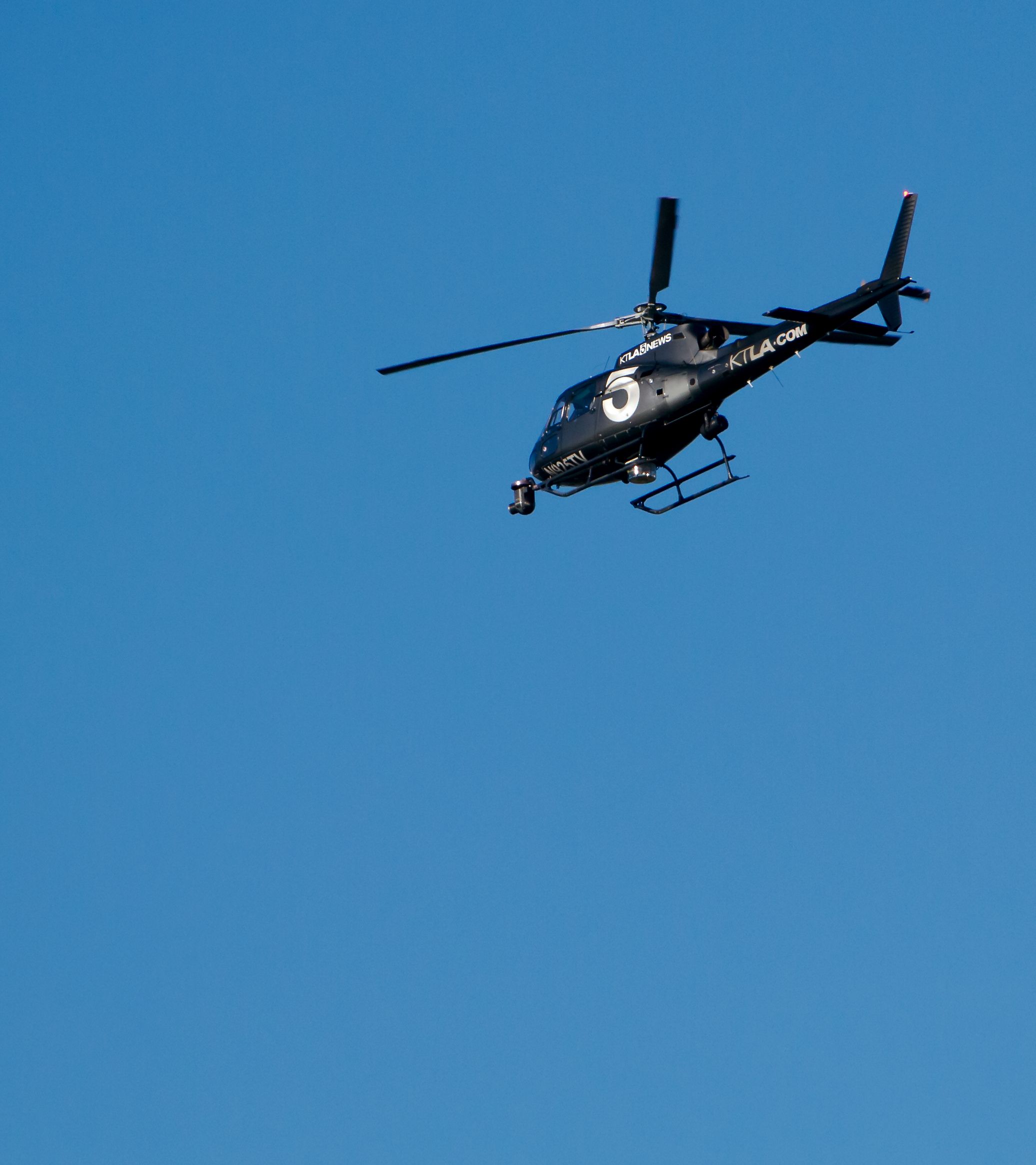 N925TV — - Los Angeles KTLA Channel 5 news copter southbound over Long Beach, 4-11-14.  May be headed out to get some shots of the Long Beach Gran Prix activities.