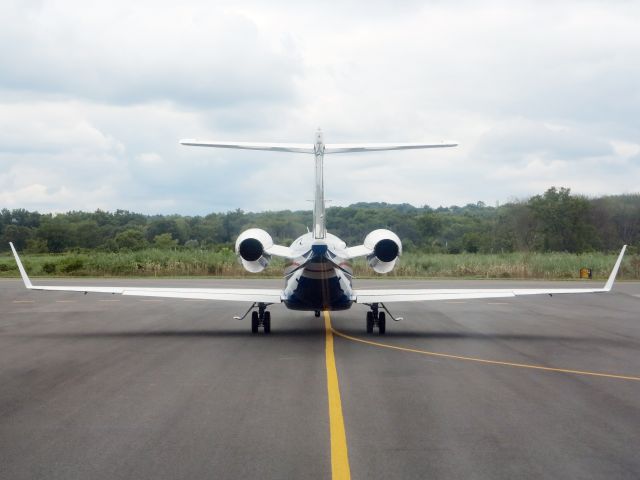 Learjet 45 (N441FX) - Holding short of runway 05.