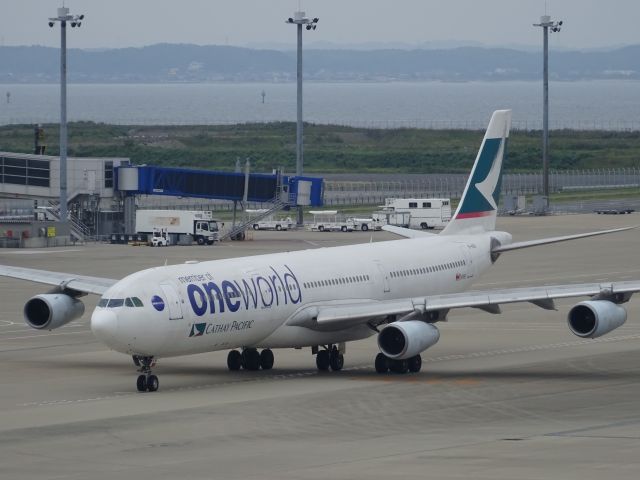 Airbus A340-300 (B-HXG)
