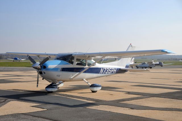 Cessna Skylane (N735PH) - Seen at KFDK on 11/21/2010