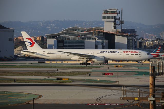 BOEING 777-300ER (B-7365)