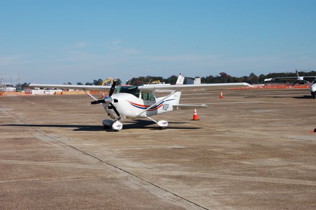 Cessna Skylane (N1QP) - N1QP Cessna 182P BFM (Mobile, AL Downtown) December 15, 2016