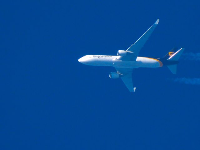 BOEING 767-300 (N320UP)
