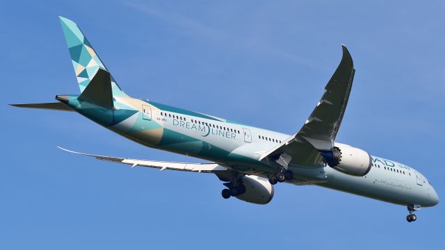 BOEING 787-10 Dreamliner (A6-BMH) - Etihad's "Greenliner" on final approach to runway 32R on a hot and balmy morning.