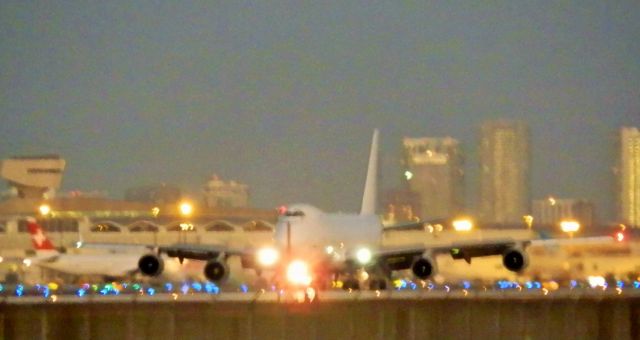 Boeing 747-400 (N419MC)
