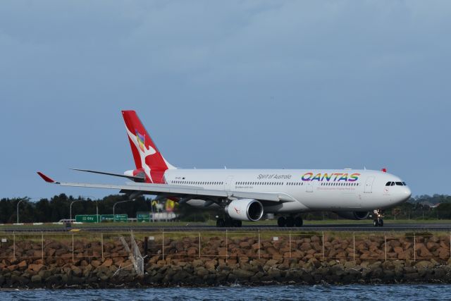 Airbus A330-300 (VH-QPJ) - VH-QPJ Qantas Airbus A330-303   26 Feb 2017