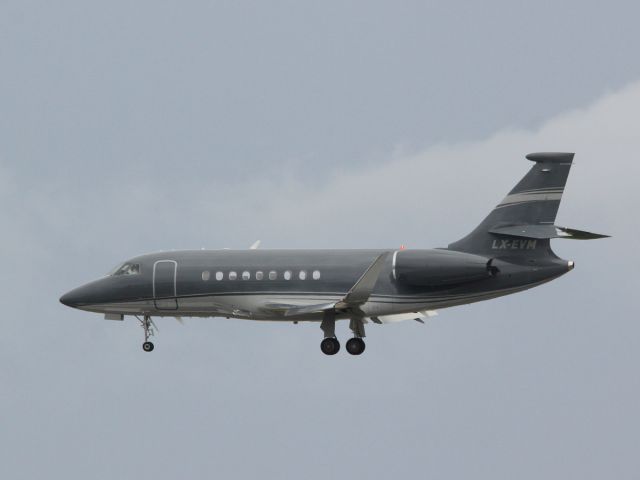 Dassault Falcon 2000 (LX-EVM)