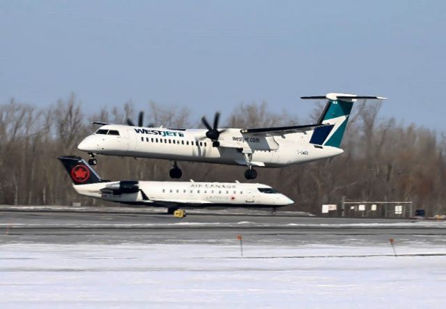 de Havilland Dash 8-400 (C-GWEO) - departing rwy 25