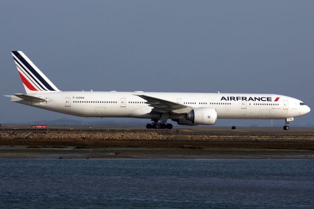 BOEING 777-300ER (F-GZNS)