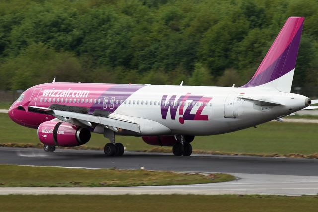 Airbus A320 (HA-LWP)