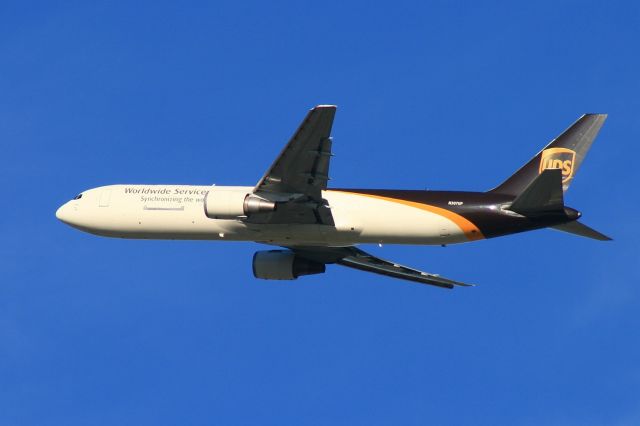 BOEING 767-300 (N307UP) - N307UP climbing out of Louisville in 2008.