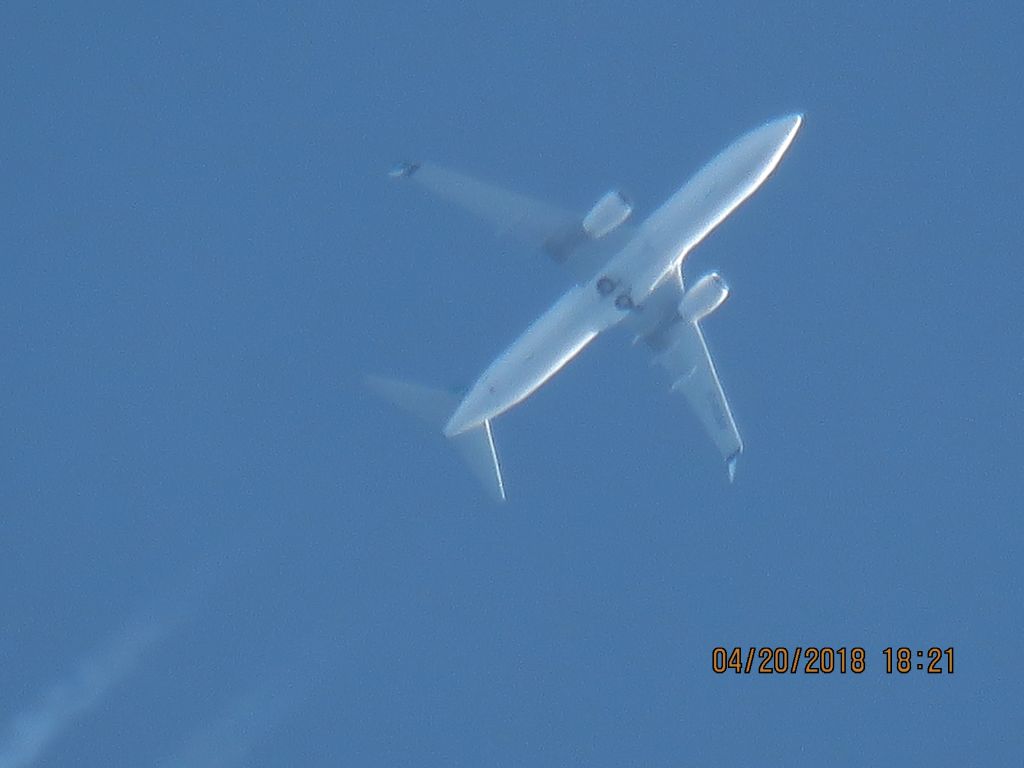 Boeing 737-800 (C-FCSX)