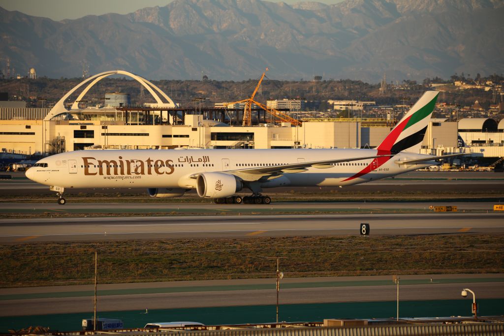 BOEING 777-300ER (A6-EGD)