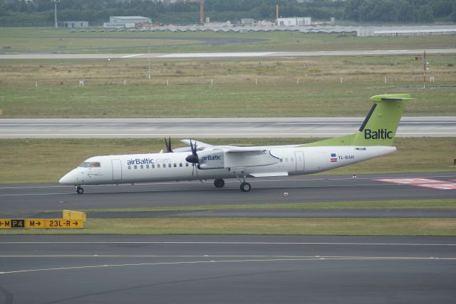de Havilland Dash 8-400 (YL-BAH) - Air Baltic Dash 8-402 cn4296