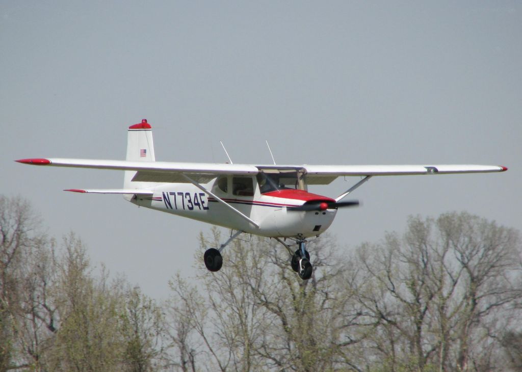 Cessna Commuter (N7734E) - About to touch down on runway 14 at the Shreveport Downtown airport.